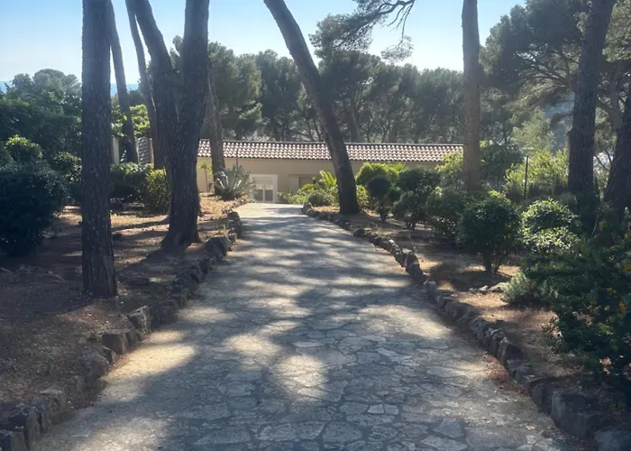 Le Nid Bleu * サナリー・シュル・メール